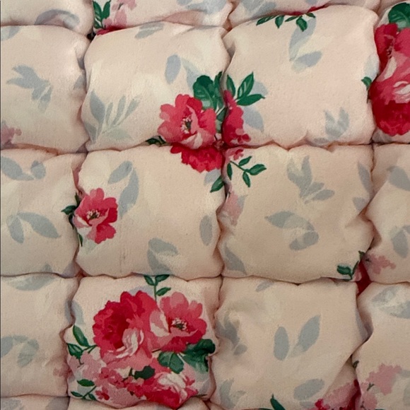 PUFFER FLORAL BRAND NEW PURSE! ๐ - Picture 7 of 7